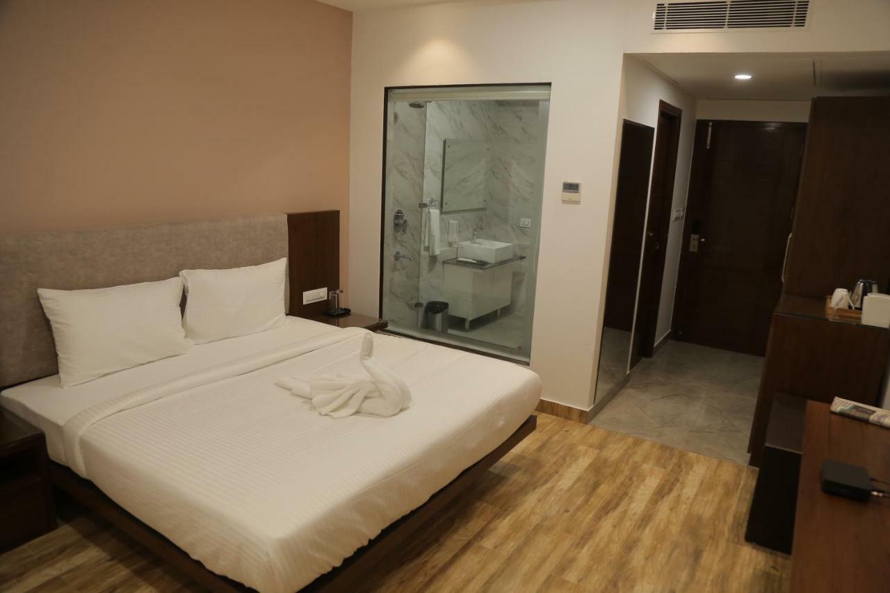 Hotel Ak Suites Patiāla Exterior photo